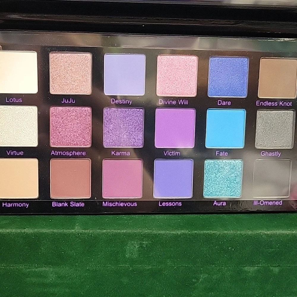 Karma Eyeshadow Palette 18 Colors New